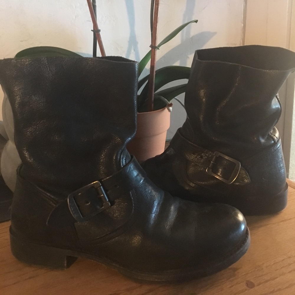 Frye Veronica Cut short size 9 Black Moto
